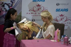 celebrity_paradise.com_TheElder_ParisHilton2011_03_29_TheShoeCollection24.jpg