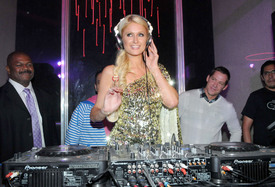 celebrity_paradise.com_TheElder_ParisHilton2011_03_29_AtCentricalDiscothequeinMexico16.jpg