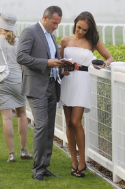 celebrity_paradise.com_TheElder_TamaraEcclestone2011_03_26_atTheDubaiGoldCupinOmarKhyami16.jpg