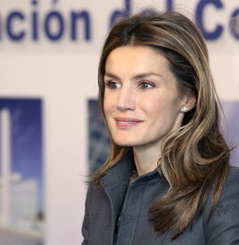 celebrity-paradise.com-The_Elder-Princess_Letizia_2010-01-25_-_opening_of_the_Research_and_Develop_080.jpg