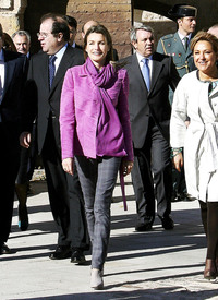 celebrity-paradise.com-The_Elder-Princess_Letizia_2009-11-03_-__Visits_Zamora_in_Spanien.jpg