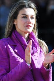 celebrity-paradise.com-The_Elder-Princess_Letizia_2009-11-03_-__Visits_Zamora_in_Spanien_0196.jpg