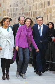 celebrity-paradise.com-The_Elder-Princess_Letizia_2009-11-03_-__Visits_Zamora_in_Spanien_0314.jpg