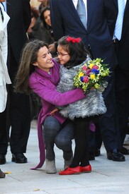 celebrity-paradise.com-The_Elder-Princess_Letizia_2009-11-03_-__Visits_Zamora_in_Spanien_1369.jpg