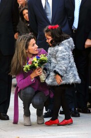 celebrity-paradise.com-The_Elder-Princess_Letizia_2009-11-03_-__Visits_Zamora_in_Spanien_3397.jpg