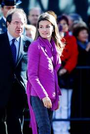 celebrity-paradise.com-The_Elder-Princess_Letizia_2009-11-03_-__Visits_Zamora_in_Spanien_5461.jpg