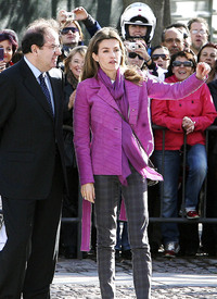 celebrity-paradise.com-The_Elder-Princess_Letizia_2009-11-03_-__Visits_Zamora_in_Spanien_733.jpg