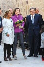 celebrity-paradise.com-The_Elder-Princess_Letizia_2009-11-03_-__Visits_Zamora_in_Spanien_7414.jpg