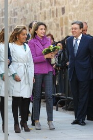 celebrity-paradise.com-The_Elder-Princess_Letizia_2009-11-03_-__Visits_Zamora_in_Spanien_7427.jpg