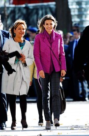 celebrity-paradise.com-The_Elder-Princess_Letizia_2009-11-03_-__Visits_Zamora_in_Spanien_8122.jpg