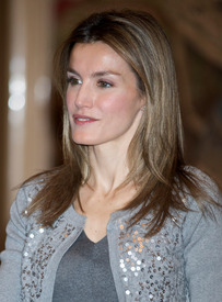 celebrity-paradise.com-The_Elder-Princess_Letizia_2009-12-22_-_Attends_Several_Audiences_in_Madrid_587.jpg