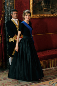 celebrity_paradise.com_TheElder_PrincessLetizia2011_03_07_galadinner1.jpg