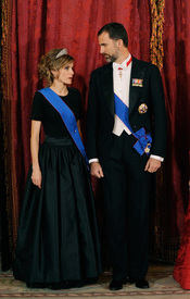 celebrity_paradise.com_TheElder_PrincessLetizia2011_03_07_galadinner4.jpg