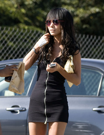 celebrity_paradise.com_TheElder_BaiLing2010_08_11_shoppinginWestHollywood18.jpg