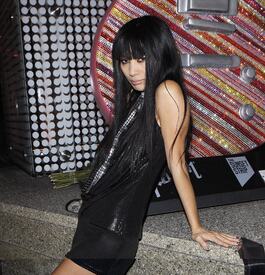 celebrity_paradise.com_TheElder_BaiLing2010_12_07_atBoaSteakshouseinWestHollywood2.jpg
