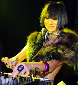 celebrity-paradise.com-The_Elder-Bai_Ling_2009-12-07_-_Movie_meets_Media_in_Hamburg_0266.jpg