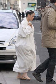 Tikipeter_Rachel_Bilson_on_location_Paris_004.jpg