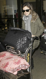 celebrity_paradise.com_TheElder_RachelBilson2011_03_17_arrivesatLosAngelesInternationalairport12.jpg