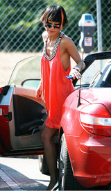 celebrity_paradise.com_TheElder_BaiLing2010_04_19_shoppinginBeverlyHills18.jpg