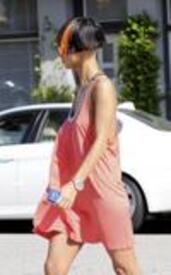 th_celebrity_paradise.com_TheElder_BaiLing2010_04_19_shoppinginBeverlyHills24.jpg