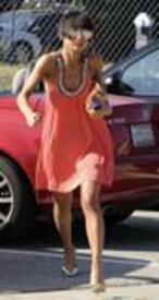 th_celebrity_paradise.com_TheElder_BaiLing2010_04_19_shoppinginBeverlyHills29.jpg