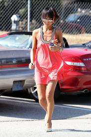 celebrity_paradise.com_TheElder_BaiLing2010_04_19_shoppinginBeverlyHills40.jpg