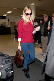 50060_celebrity_paradise.com_TheElder_KateBosworth2011_03_01_arrivesatLAX4_122_461lo.jpg