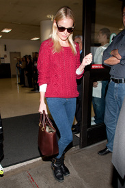 50063_celebrity_paradise.com_TheElder_KateBosworth2011_03_01_arrivesatLAX5_122_1182lo.jpg
