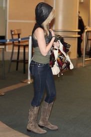 AmandaMichalkaallsmilesVancouverInternationalAirportMAR_7_2011HQx142.JPG