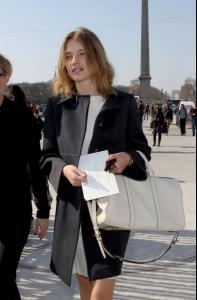 Natalia_Vodianova_Arrivals_Valentino_9r5_fdOTK0_l.jpg