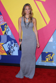 37492_Bar_Refaeli_2008-09-07_-_MTV_Video_Music_Awards_054_122_927lo.jpg