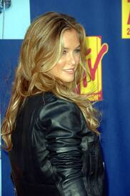 38342_Bar_Refaeli_2008-09-07_-_MTV_Video_Music_Awards_1164_122_136lo.jpg