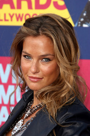 40860_Bar_Refaeli_2008-09-07_-_MTV_Video_Music_Awards_2440_122_368lo.jpg