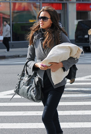 30325_Preppie_Irina_Shayk_running_errands_in_the_West_Village_4_122_140lo.jpg