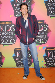 celebrity_paradise.com_TheElder_ZacharyLevi2010_03_27_NickelodeonsKidsChoiceAwards2010.jpg