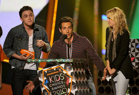 celebrity_paradise.com_TheElder_ZacharyLevi2010_03_27_NickelodeonsKidsChoiceAwards201011.jpg