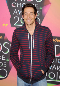 celebrity_paradise.com_TheElder_ZacharyLevi2010_03_27_NickelodeonsKidsChoiceAwards201012.jpg