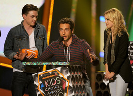 celebrity_paradise.com_TheElder_ZacharyLevi2010_03_27_NickelodeonsKidsChoiceAwards201014.jpg