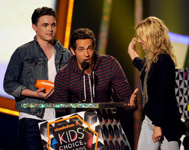 celebrity_paradise.com_TheElder_ZacharyLevi2010_03_27_NickelodeonsKidsChoiceAwards201017.jpg