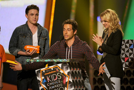 celebrity_paradise.com_TheElder_ZacharyLevi2010_03_27_NickelodeonsKidsChoiceAwards20109.jpg