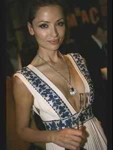 almudena_fernandez_mode_large_qualite_es_1.jpg