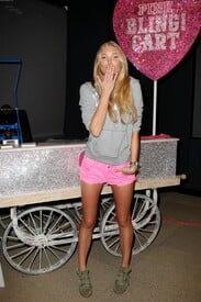 elsa-hosk-hosted-the-vict-112.jpg
