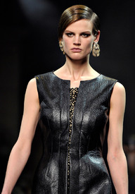 loewe-rtw-fw2012-details-015_182032742453.jpg