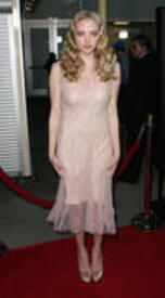 th_amanda_seyfried_gone_premiere_51.jpg