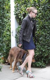 Amanda Seyfried - Walking her dog - Hollywood - 210212_007.jpg