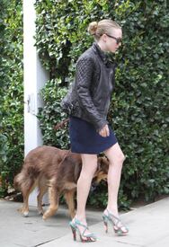 Amanda Seyfried - Walking her dog - Hollywood - 210212_010.jpg