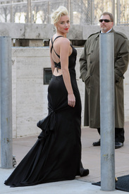 3Amber_Heard_Black_Dress_Metropolitan_Opera_New_York_City_03262012_4.jpg