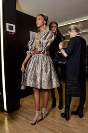 Dolce Gabbana Fall 2012 Backstage Kb4dqexMQXMx.jpg