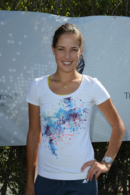 Ana_Ivanovic_at_Tony_Bennetts_All_Star_Tennis_Event_in_Key_Biscayne_2.jpg