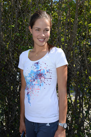Ana_Ivanovic_at_Tony_Bennetts_All_Star_Tennis_Event_in_Key_Biscayne_5.jpg